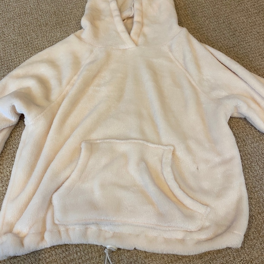 Cream fuzzy sweatshirt super soft
